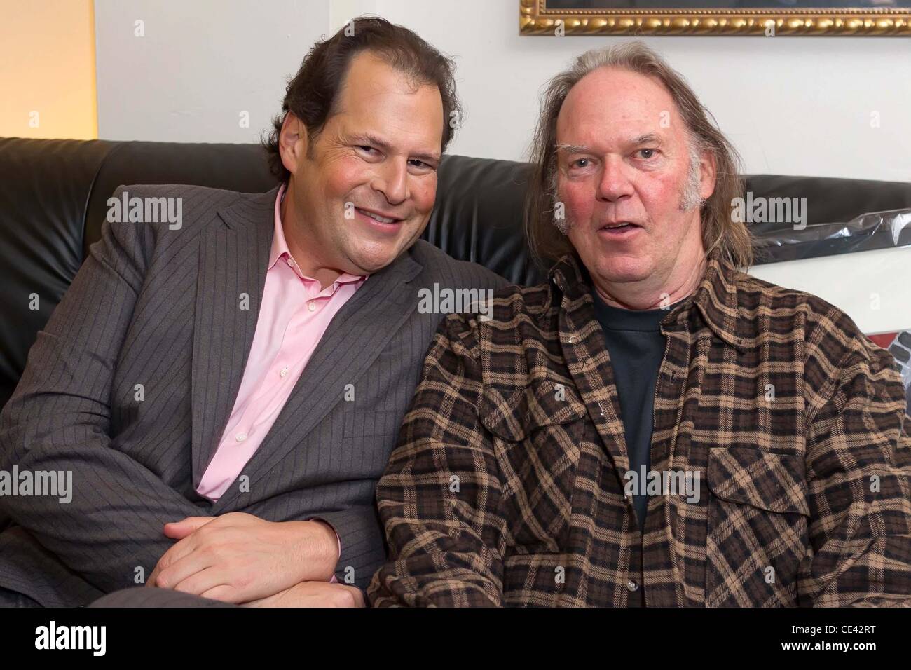 Marc Benioff und Neil Young Benefiz-Konzert für UCSF Benioff Children Hospital, statt auf Nob Hill Masonic Auditorium - hinter den Kulissen San Francisco, Kalifornien - 08.12.10 Stockfoto