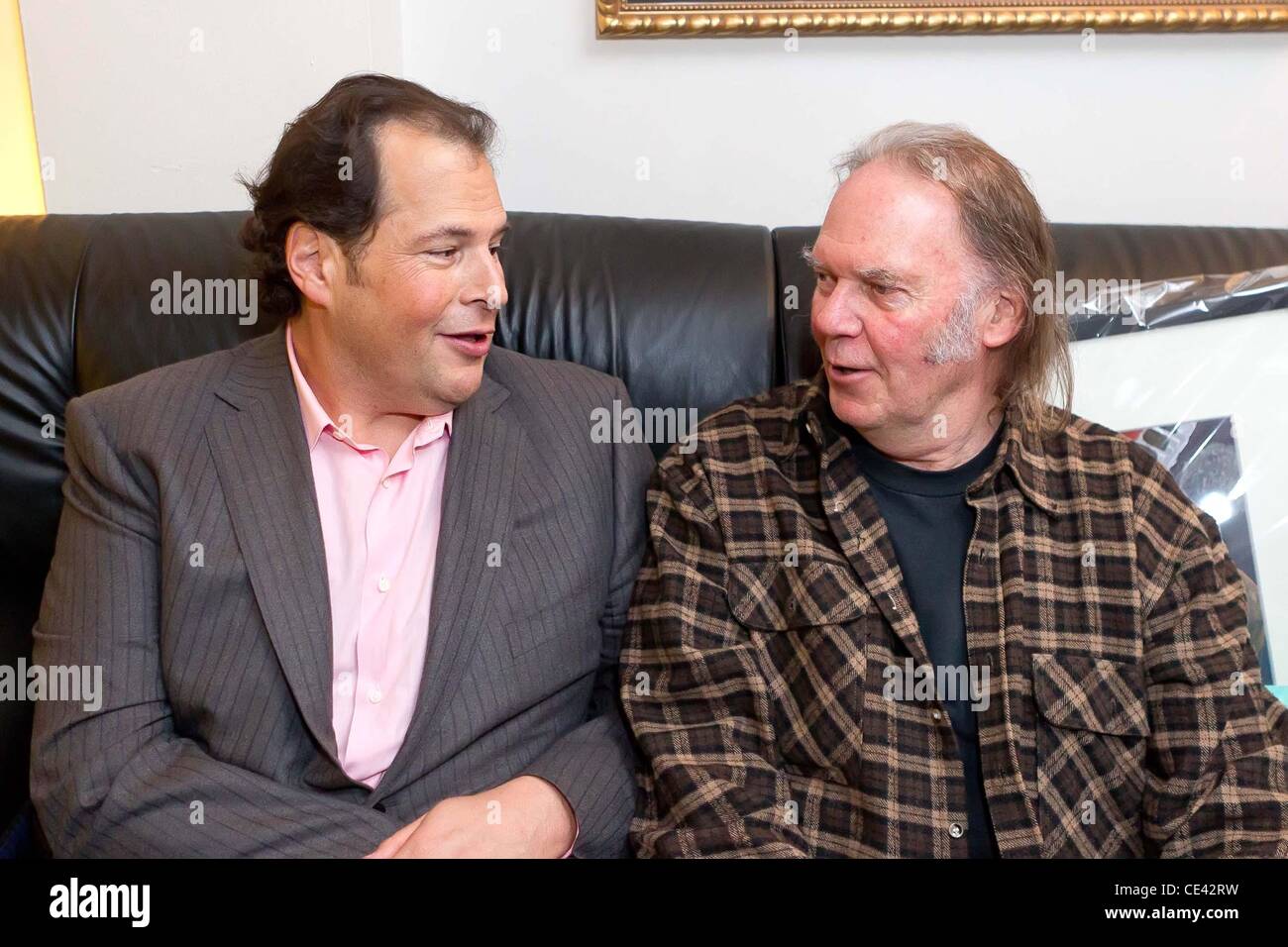 Marc Benioff und Neil Young Benefiz-Konzert für UCSF Benioff Children Hospital, statt auf Nob Hill Masonic Auditorium - hinter den Kulissen San Francisco, Kalifornien - 08.12.10 Stockfoto