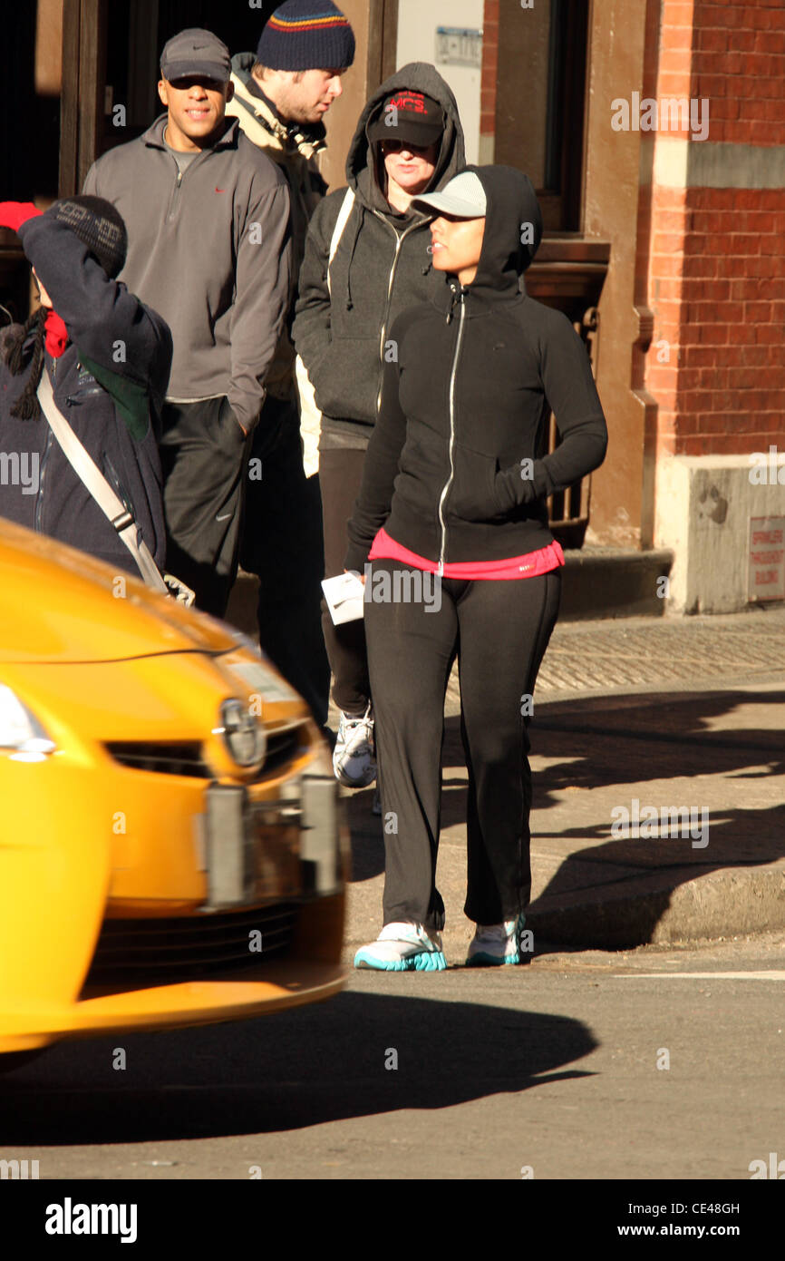 Alicia Keys ist ein Spaziergang durch Soho nach einem Training im Fitnessstudio.  New York City, USA - 03.01.11 Stockfoto