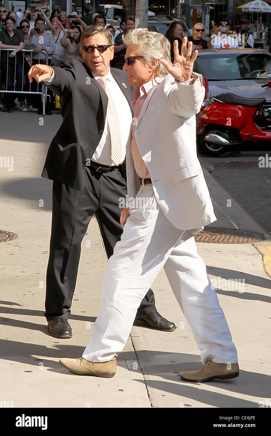 Michael Douglas vor dem Ed Sullivan Theater für "Late Show with David Letterman" New York City, USA - 31.08.10 Stockfoto