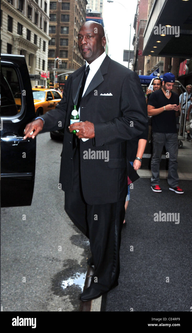 Michael Jordan departs his Midtown Manhattan hotel New York City, USA -  13.08.10 Stock Photo - Alamy