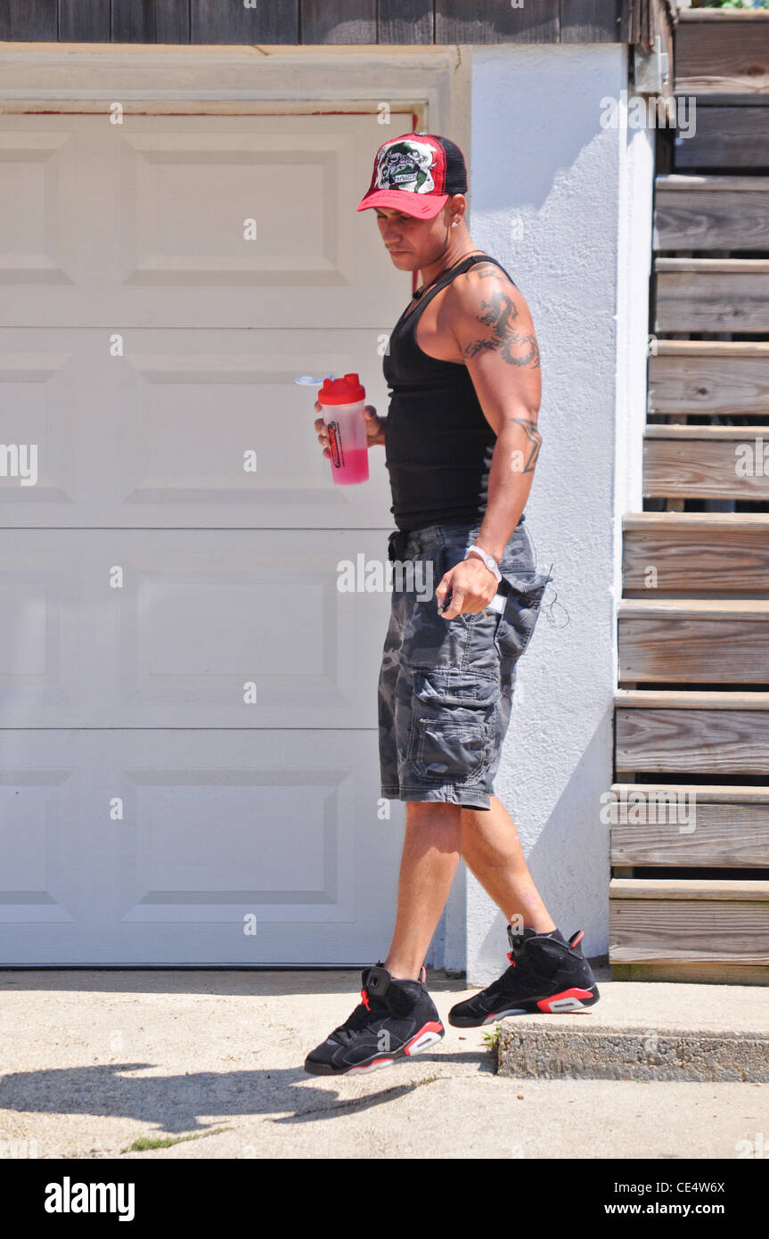 Paul DelVecchio, fährt aka DJ Pauly D die Jersey Shore Haus und Köpfe in die Turnhalle während der Dreharbeiten MTVs "Jersey Shore" Seaside Heights, New Jersey - 19.08.10 Stockfoto