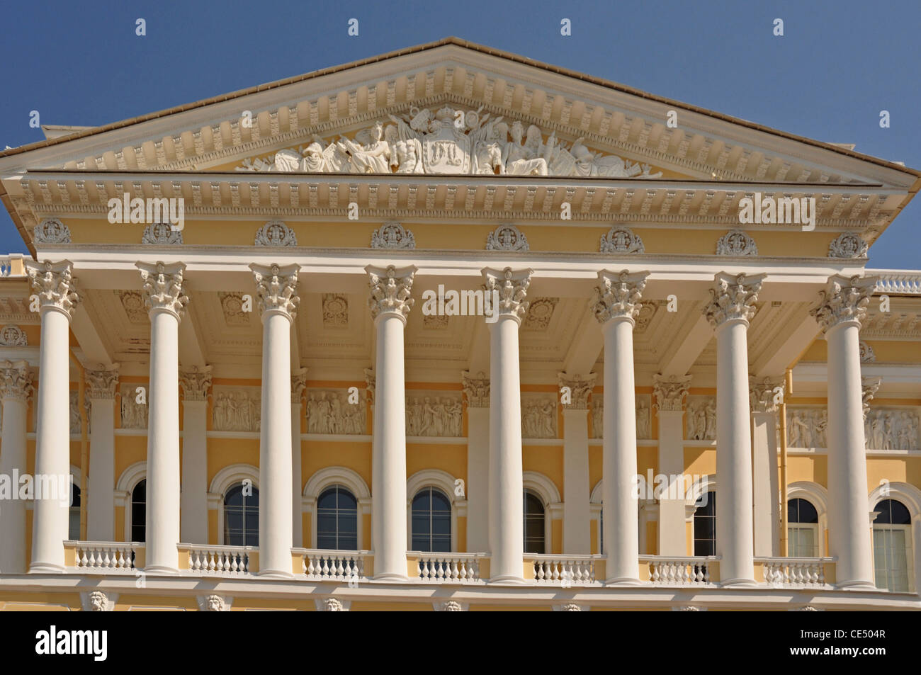 Russland, St. Petersburg, Arts Square, vorderen Stützen des Russischen Museums (ehemals neuer Michael Palast 1819) Stockfoto