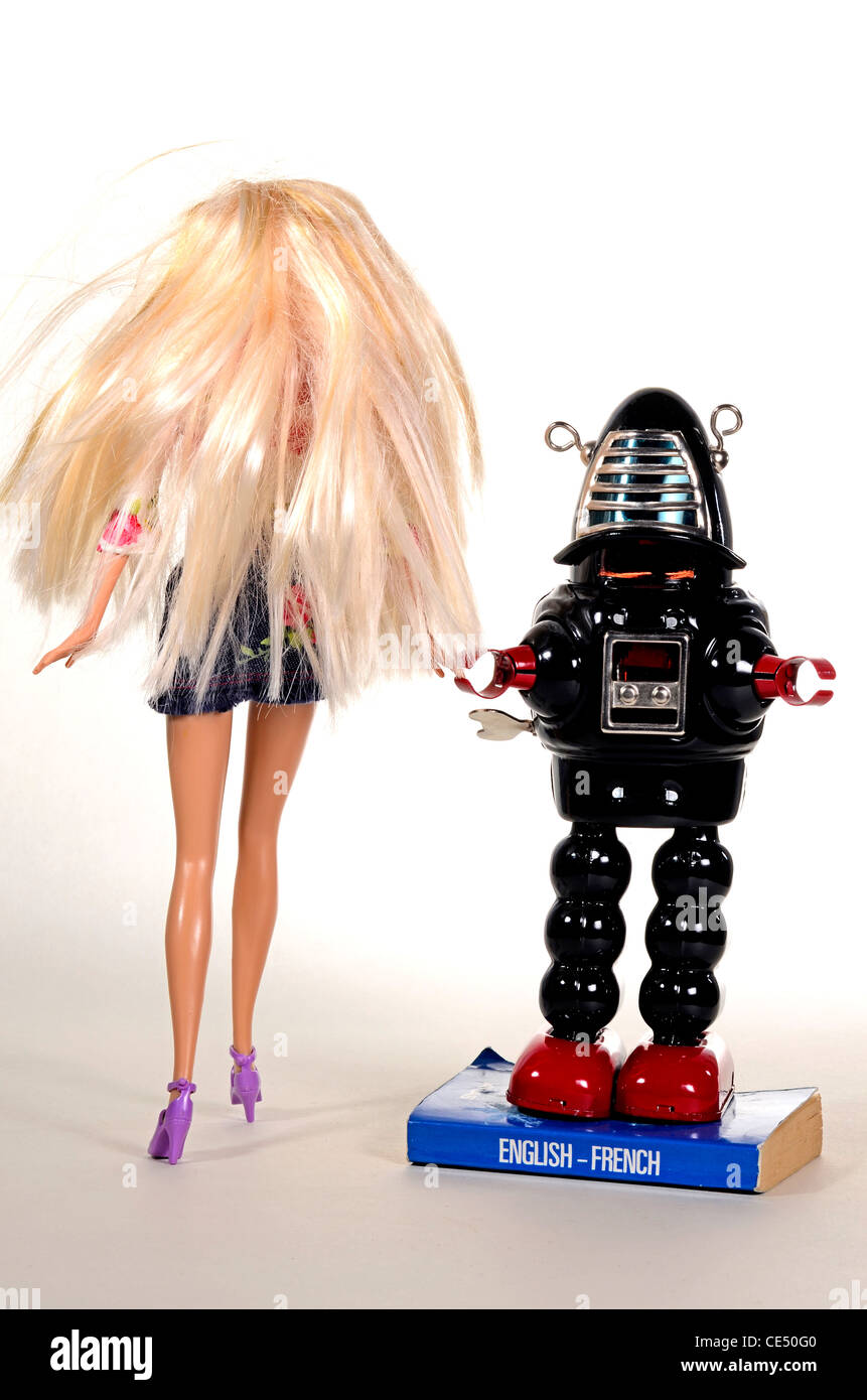Robby Roboter Spielzeug mit Barbie-Puppe und Französisch Englisch  Sprachführer Stockfotografie - Alamy