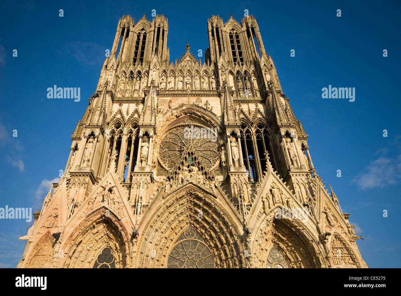 Die Fassade von Notre-Dame de Reims (Reims Kathedrale), Frankreich Stockfoto