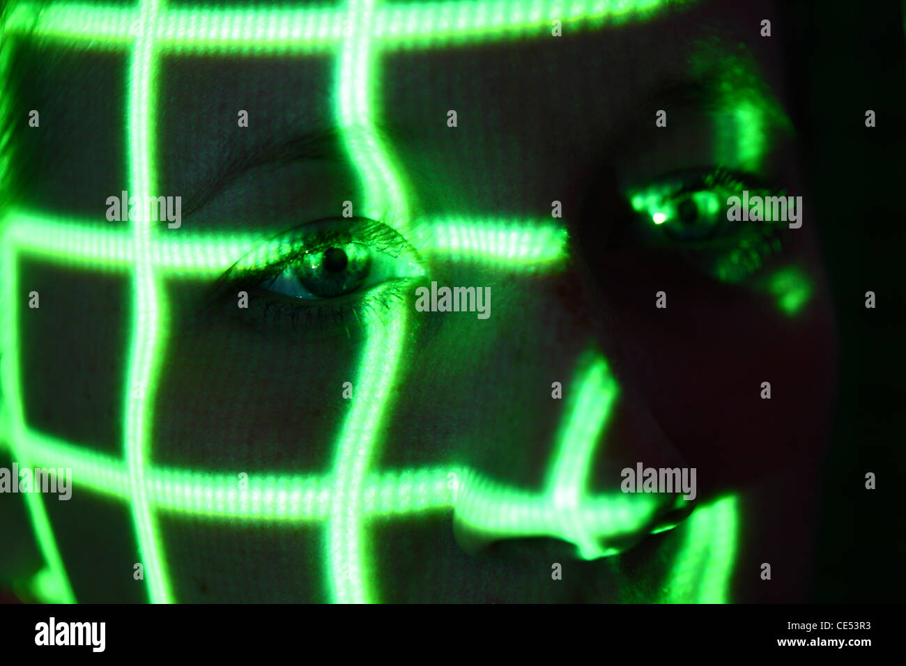 Biometrie, Symbolfoto. Automatische Gesichtserkennung mit einem Laserscanner. 3D-Modell eines weiblichen Gesichts zur Erzeugung von digitalen Daten. Stockfoto