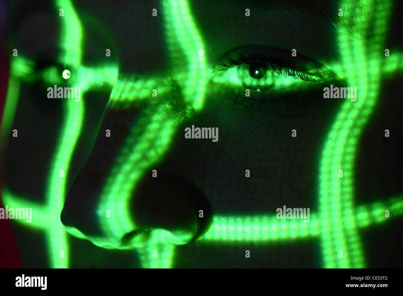 Biometrie, Symbolfoto. Automatische Gesichtserkennung mit einem Laserscanner. 3D-Modell eines weiblichen Gesichts zur Erzeugung von digitalen Daten. Stockfoto