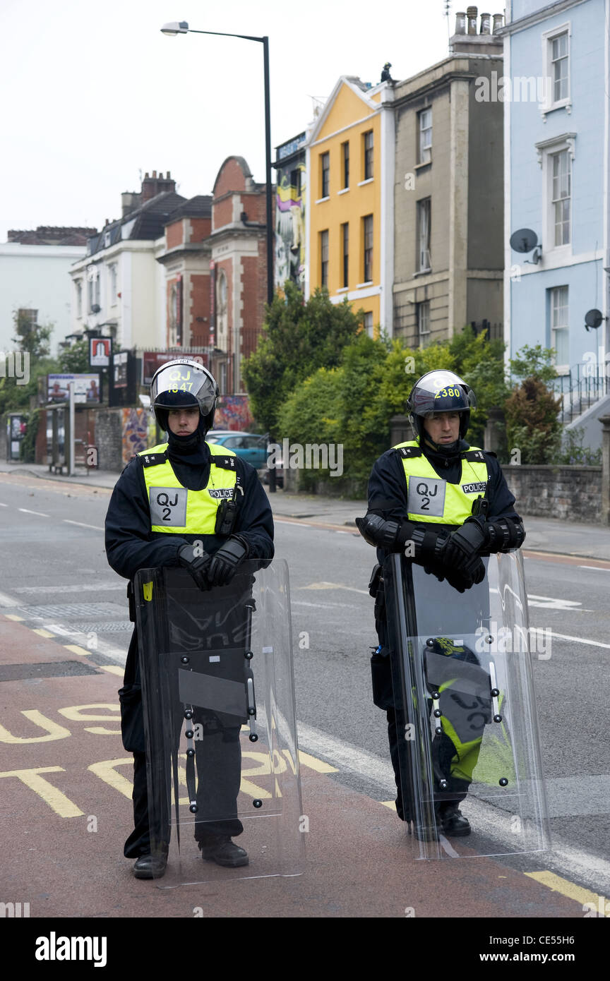 Bereitschaftspolizei auf Stokes Croft, Bristol - nur zur redaktionellen Nutzung Stockfoto