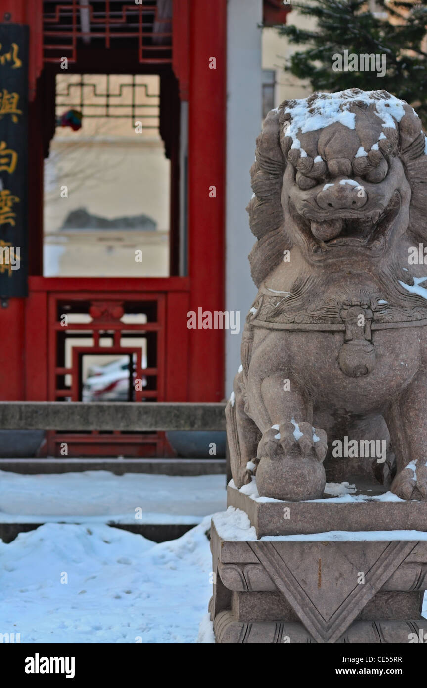 Stein Löwe Skulptur, Symbol für Schutz & macht in Oriental Asien Stockfoto