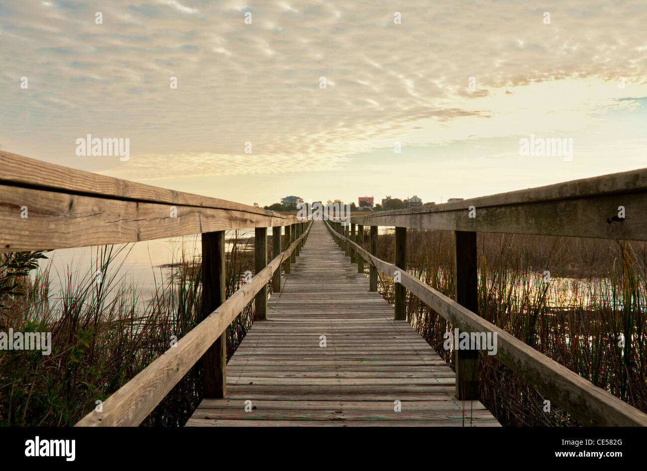 Holzsteg über intercoastal Waterway, Pawley Island Stockfoto