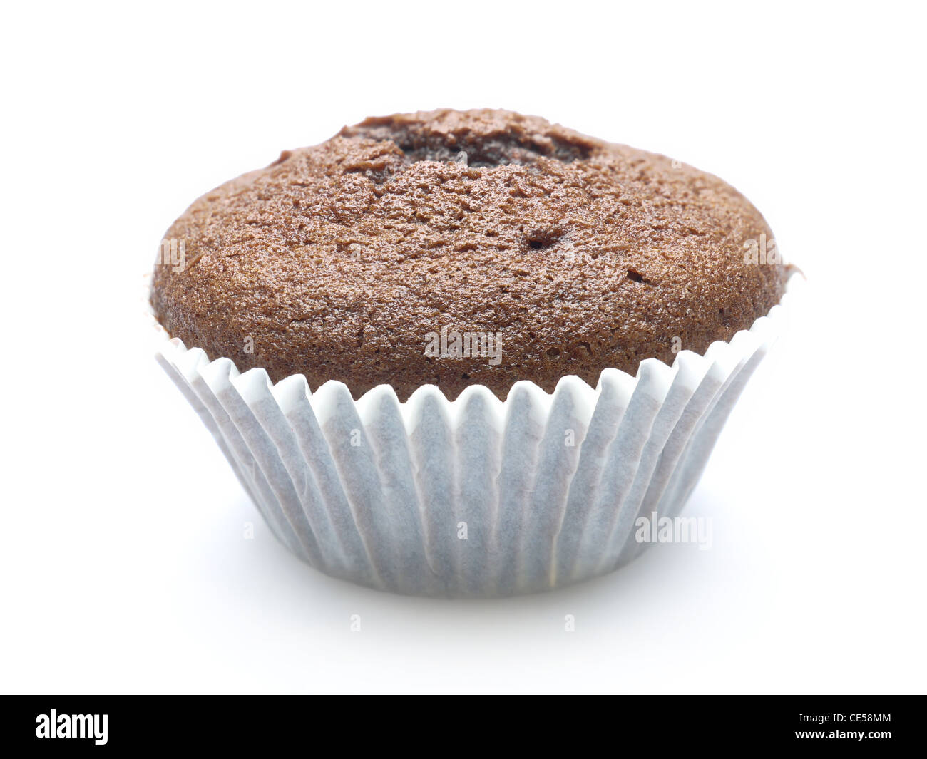 Schoko-Muffin auf weißem Hintergrund Stockfoto