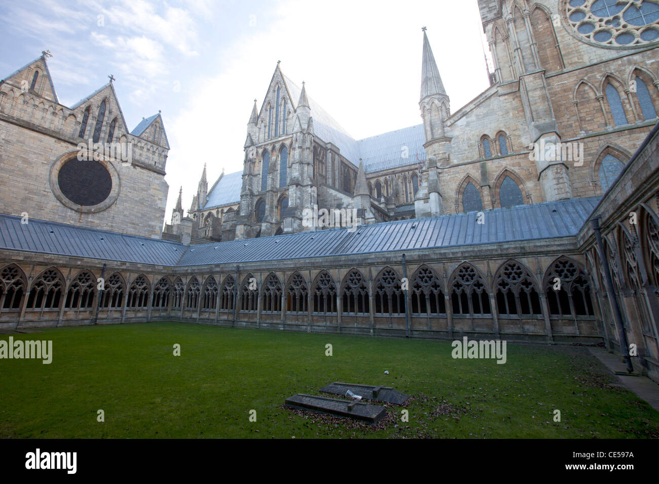 Lincoln City, Lincolnshire, England, Lincoln Kathedrale historische Wahrzeichen Gotik von innerhalb der Klöster Stockfoto