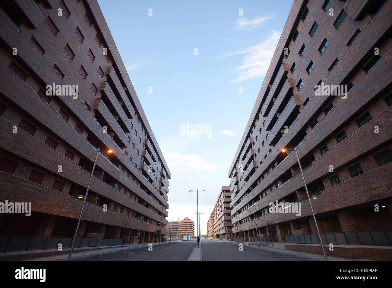 Große Blöcke von Wohnungen sitzen leer am Eingang zum Seseña, in der Provinz Toledo, außerhalb von Madrid, Spanien. Stockfoto