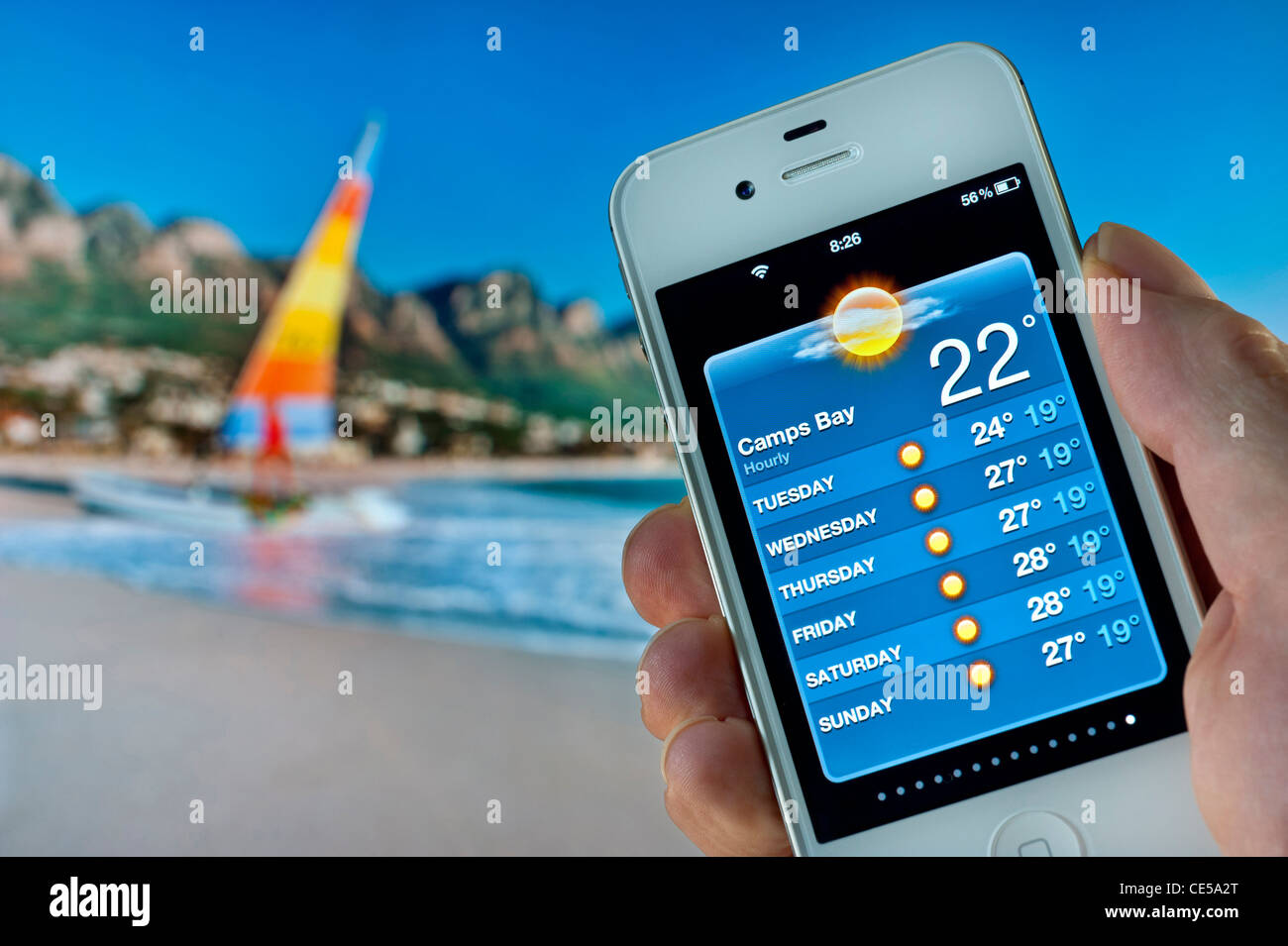 Apple iPhone Wetter-App zeigt 22C Woche der Sonne, auf Wettervorhersage App Anwendung in Camps Bay Kapstadt Südafrika Stockfoto
