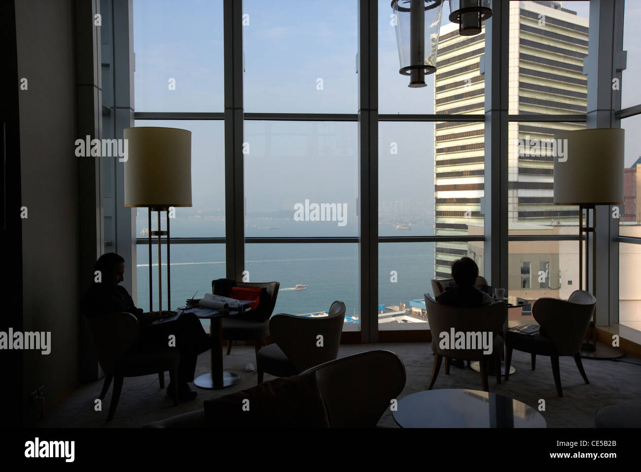 Hotel-Dachgeschoss-Business-Lounge in Hong Kong mit Harbour View Sonderverwaltungsregion Hongkong China Asien Stockfoto