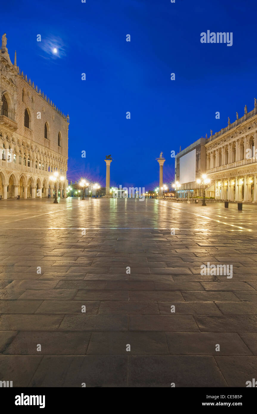 Europa, Italien, Venedig, Markusplatz (Piazza San Marco) in der Morgendämmerung Stockfoto