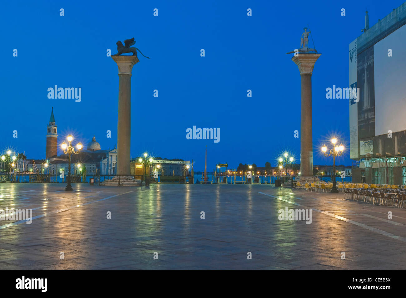 Europa, Italien, Venedig, Markusplatz (Piazza San Marco) in der Morgendämmerung Stockfoto