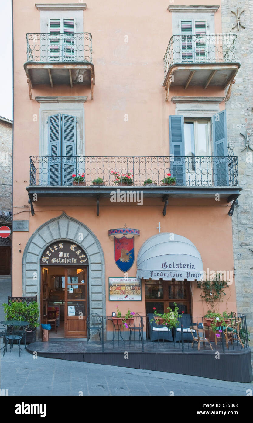Europa, Italien, Umbrien, Montone, Altstadt, Cafe-Bar Stockfoto