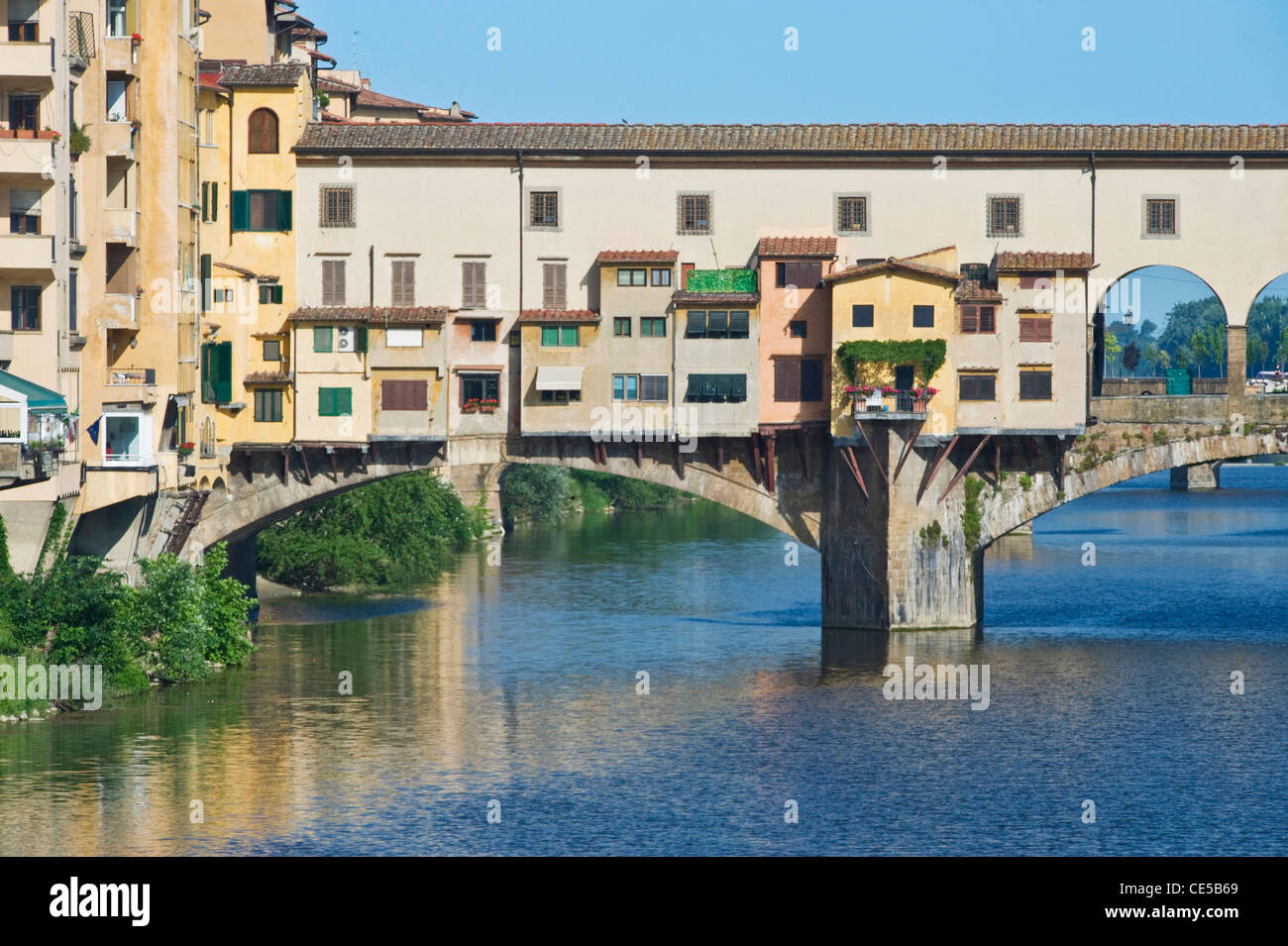 Europa, Italien, Toskana, Florenz, Ponte Vecchio bei Sonnenaufgang Stockfoto