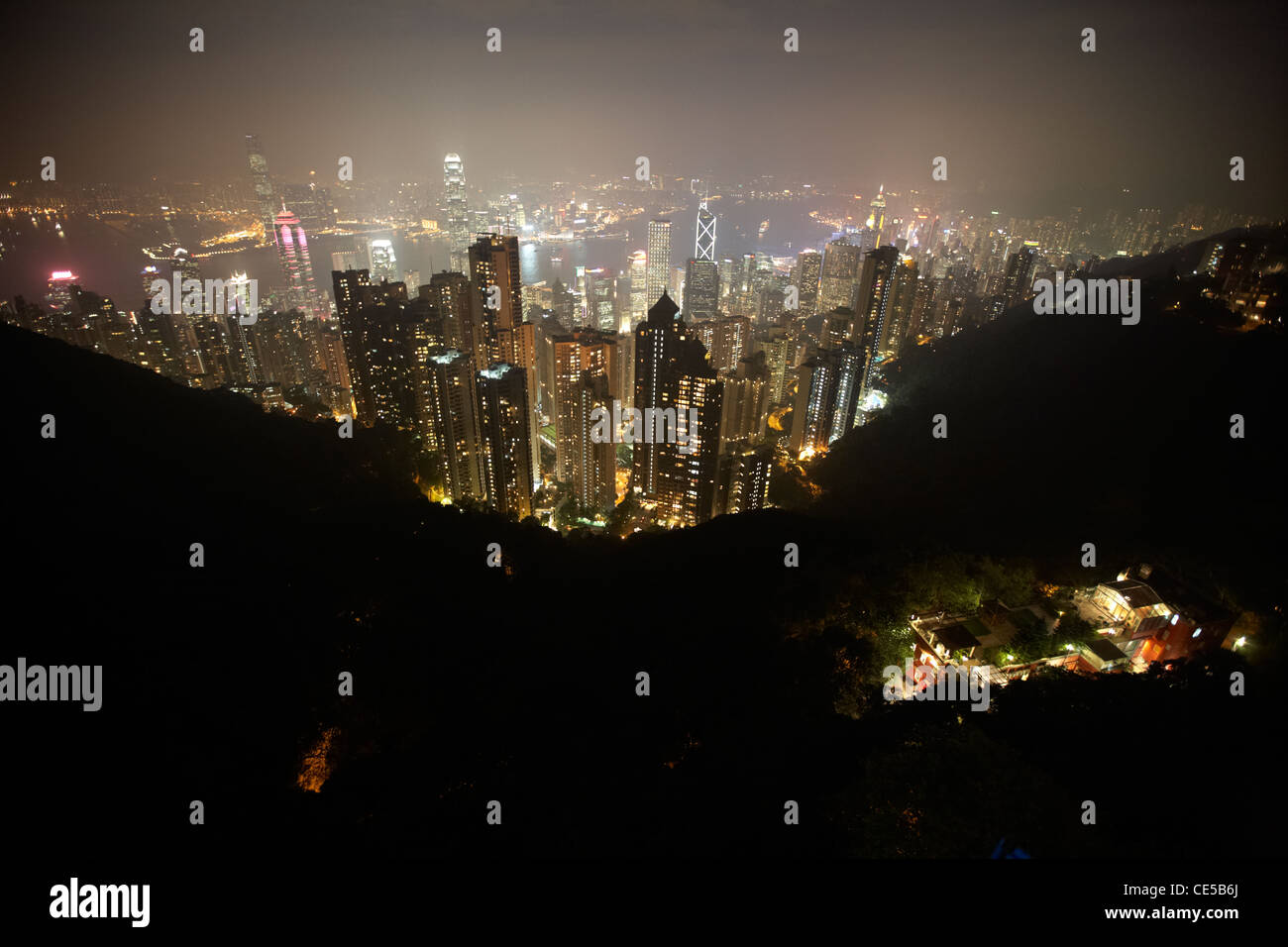 Blick über Hong Kong Stadt bei Nacht aus der Spitze Sonderverwaltungsregion Hongkong China Asien Stockfoto