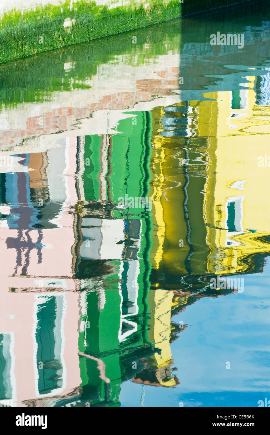 Europa, Italien, Venedig, Burano, Canal Reflexionen Stockfoto