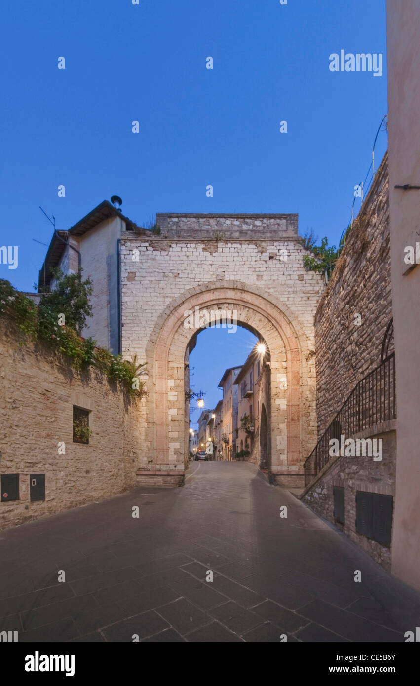 Europa, Italien, Umbrien, Assisi, Stadttor Stockfoto