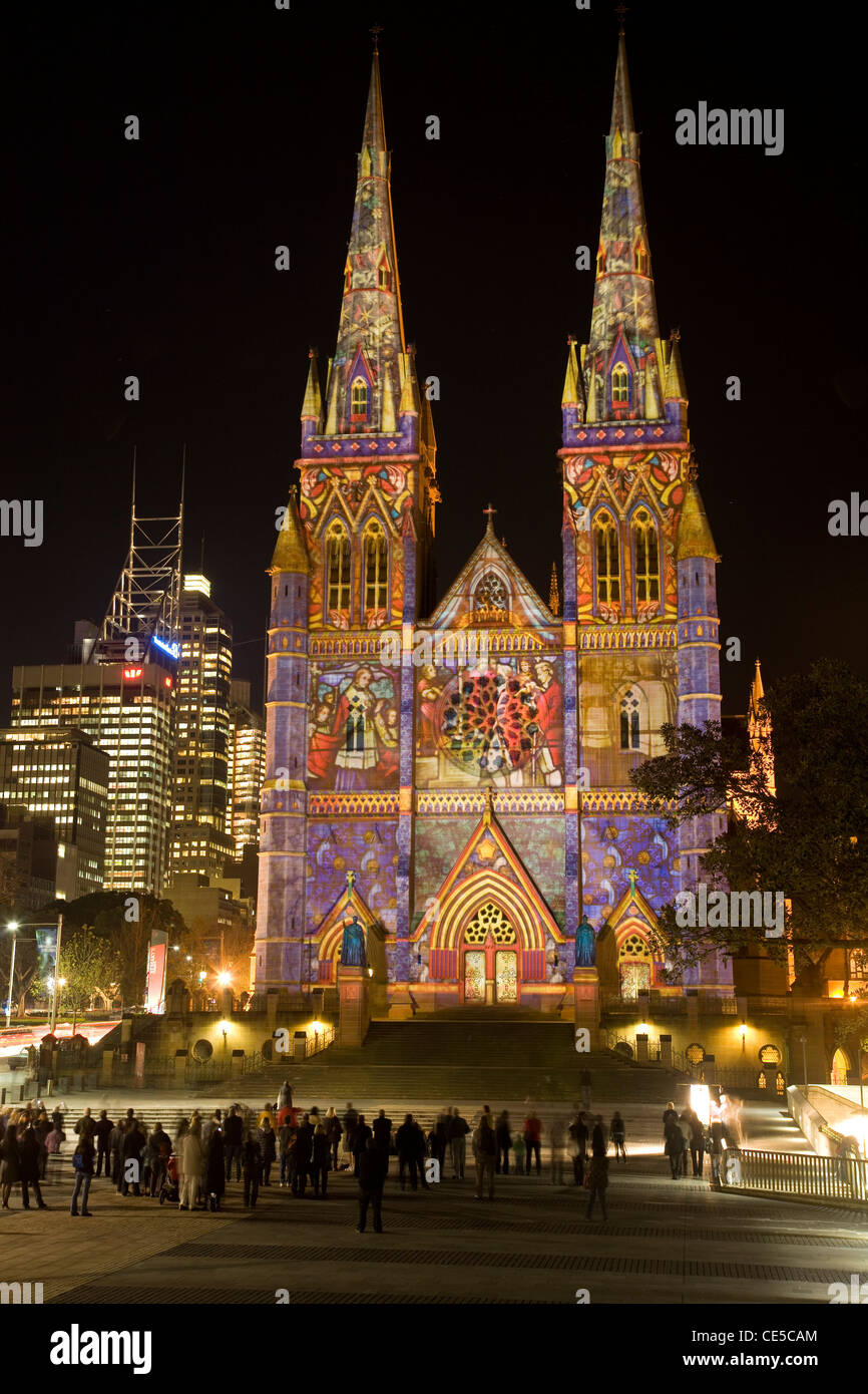 Str. Marys Kathedrale während lebhafte Festivals Sydney New South Wales Australien Stockfoto