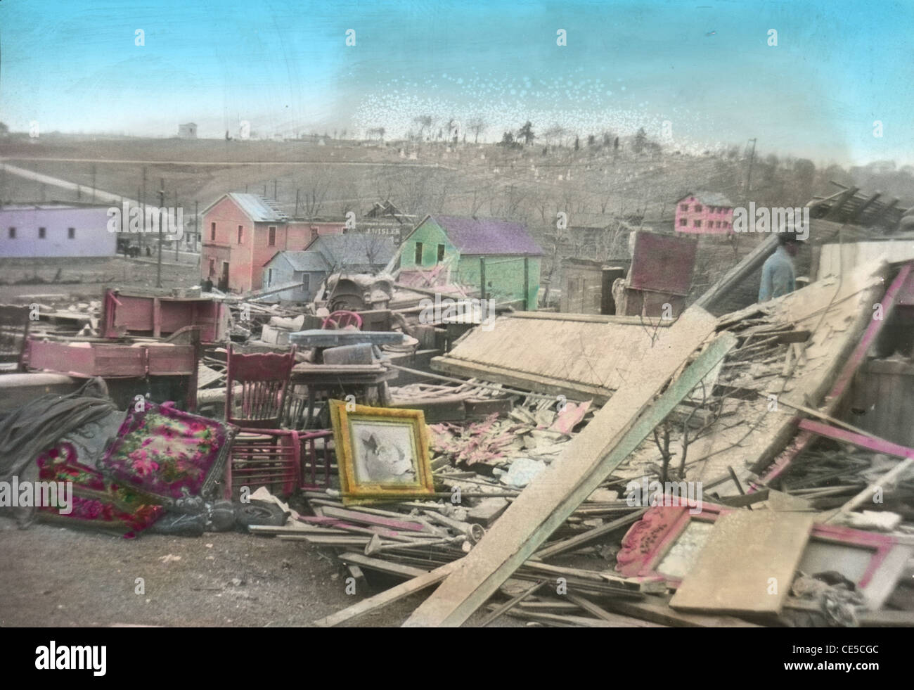 Ca. 1900 Hand getönte Fotografie, Tornado Schäden im mittleren Westen der USA. Stockfoto