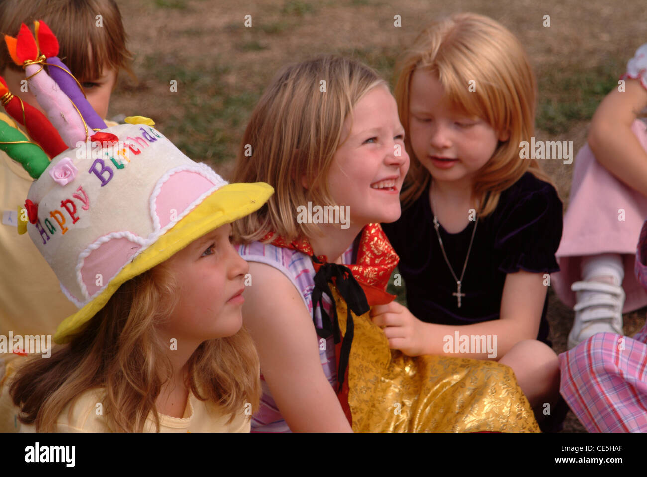 Kinder, die Spaß an einer Kinder-Geburtstagsparty Stockfoto