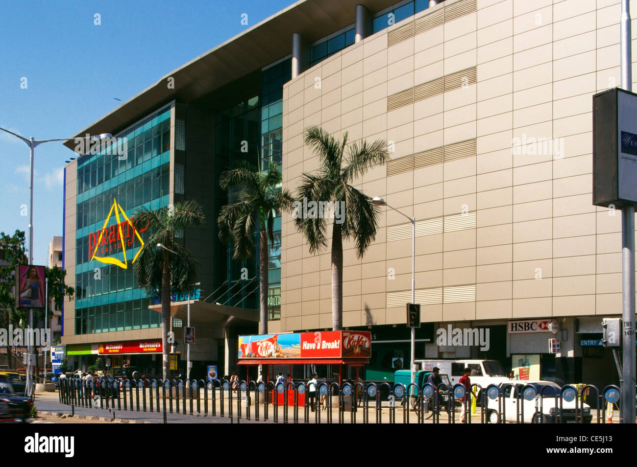 Brand Factory; Sobo Central Mall; Einkaufszentrum Crossroad; Tardeo; Bombay; Mumbai; Maharashtra; Indien; asien Stockfoto