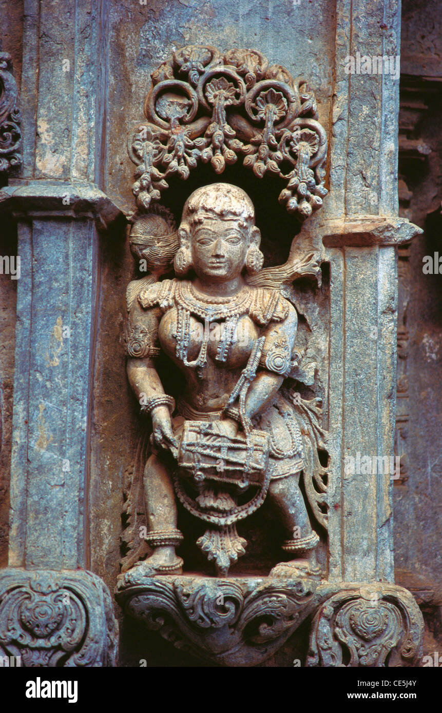 Chennakeshava Tempel; Kesava Tempel; Skulptur mit musikalischem Instrument; Chennakeshava Tempel; Belur; Hassan; Karnataka; Indien; Asien Stockfoto