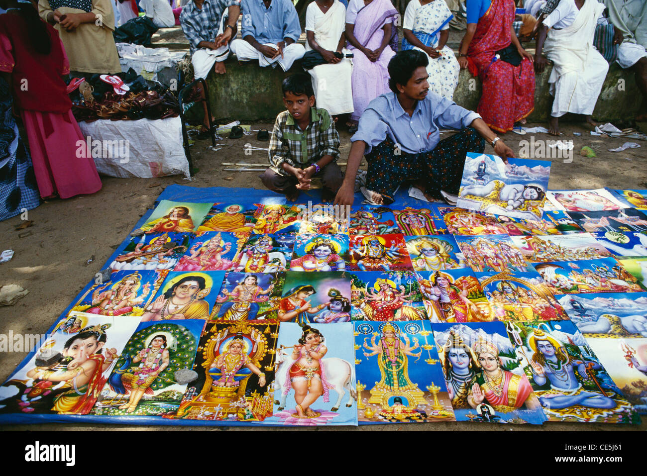 Kalender der Götter und Göttinnen zu verkaufen; Kerala; Indien Stockfoto