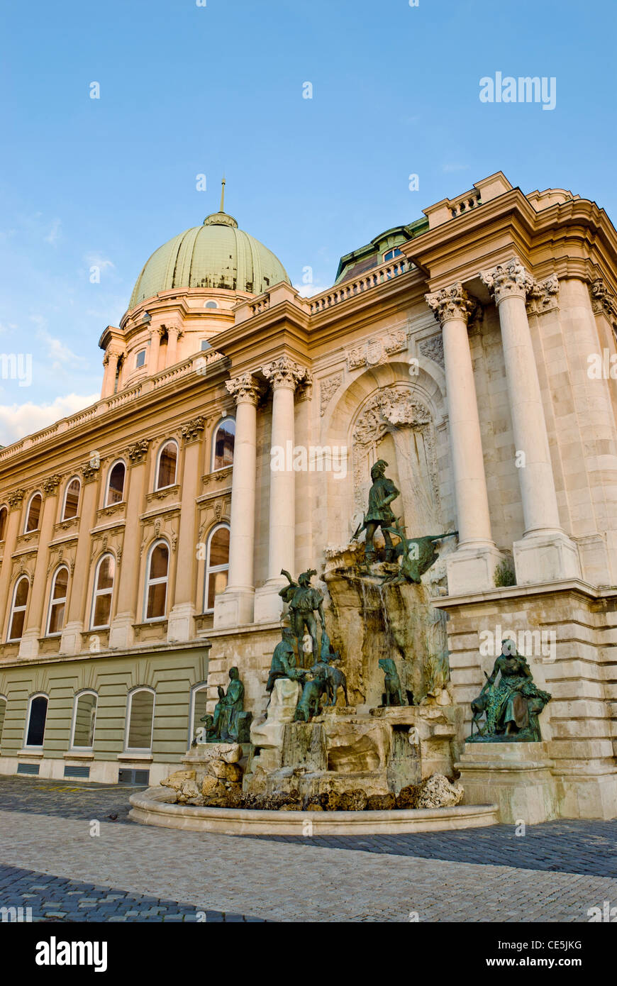 König Matthias Corvinus Brunnen, den Löwen-Hof der Nationalpalast, Buda, Budapest, Ungarn. Stockfoto