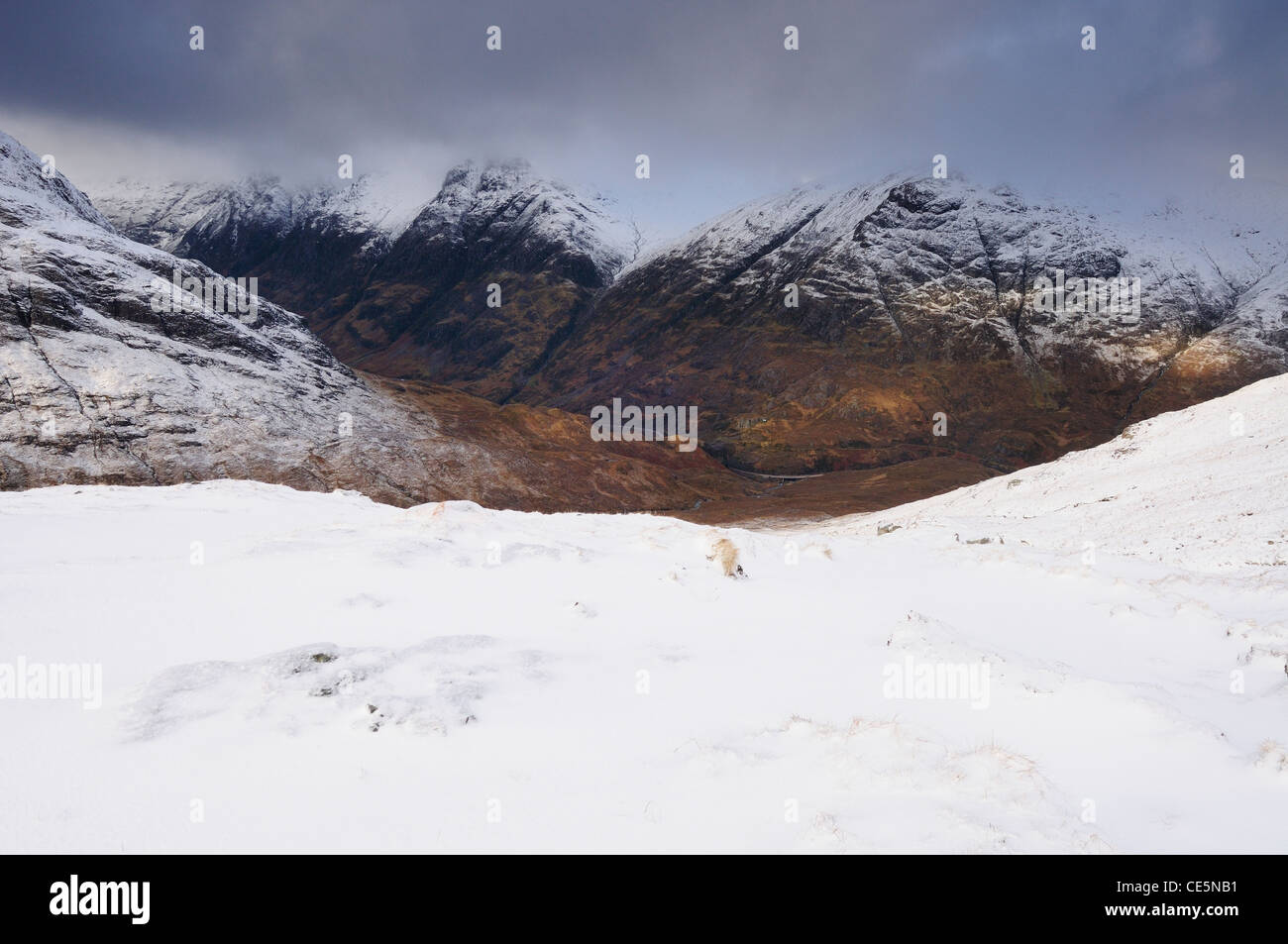 Glencoe von Buachaille Etive Beag im Winter, Schottisches Hochland Stockfoto