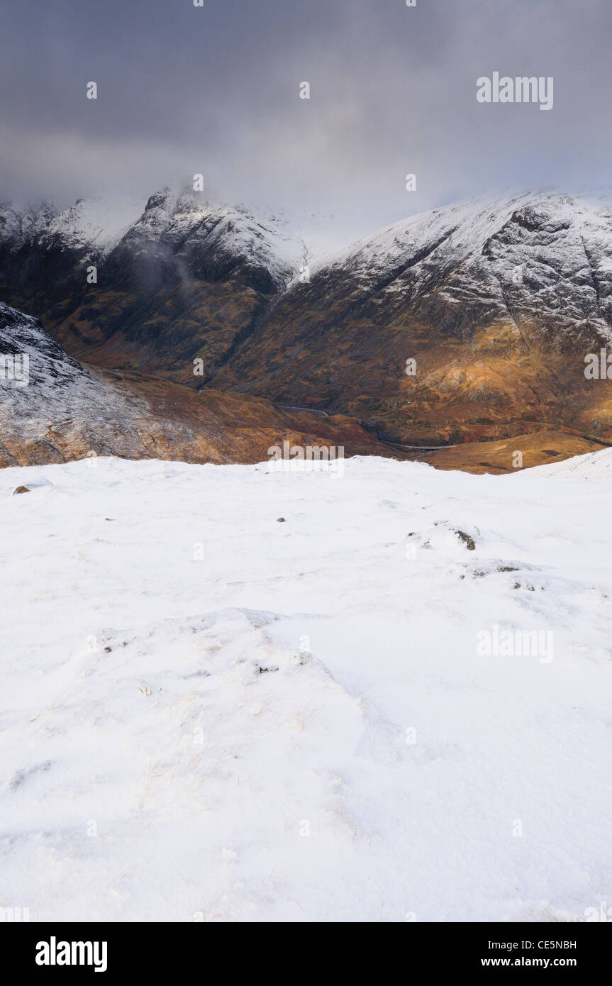 Sonnenlicht auf den Pass von Glencoe von Buachaille Etive Beag Stockfoto