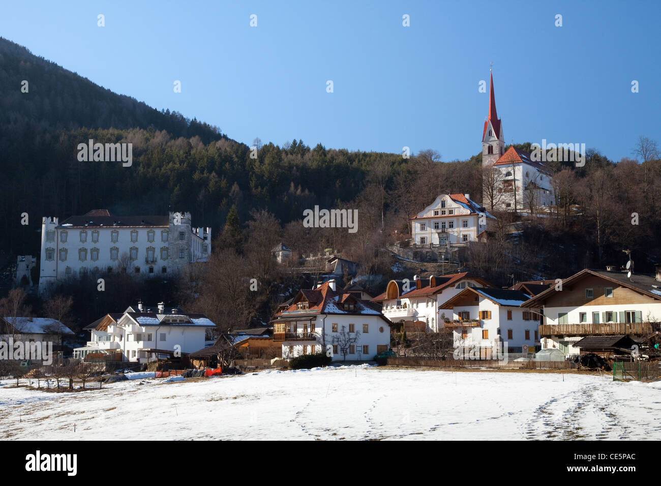 Kirche und Schloss Ehrenburg, Kiens, Puster Tal, Südtirol, Italien, Europa Stockfoto