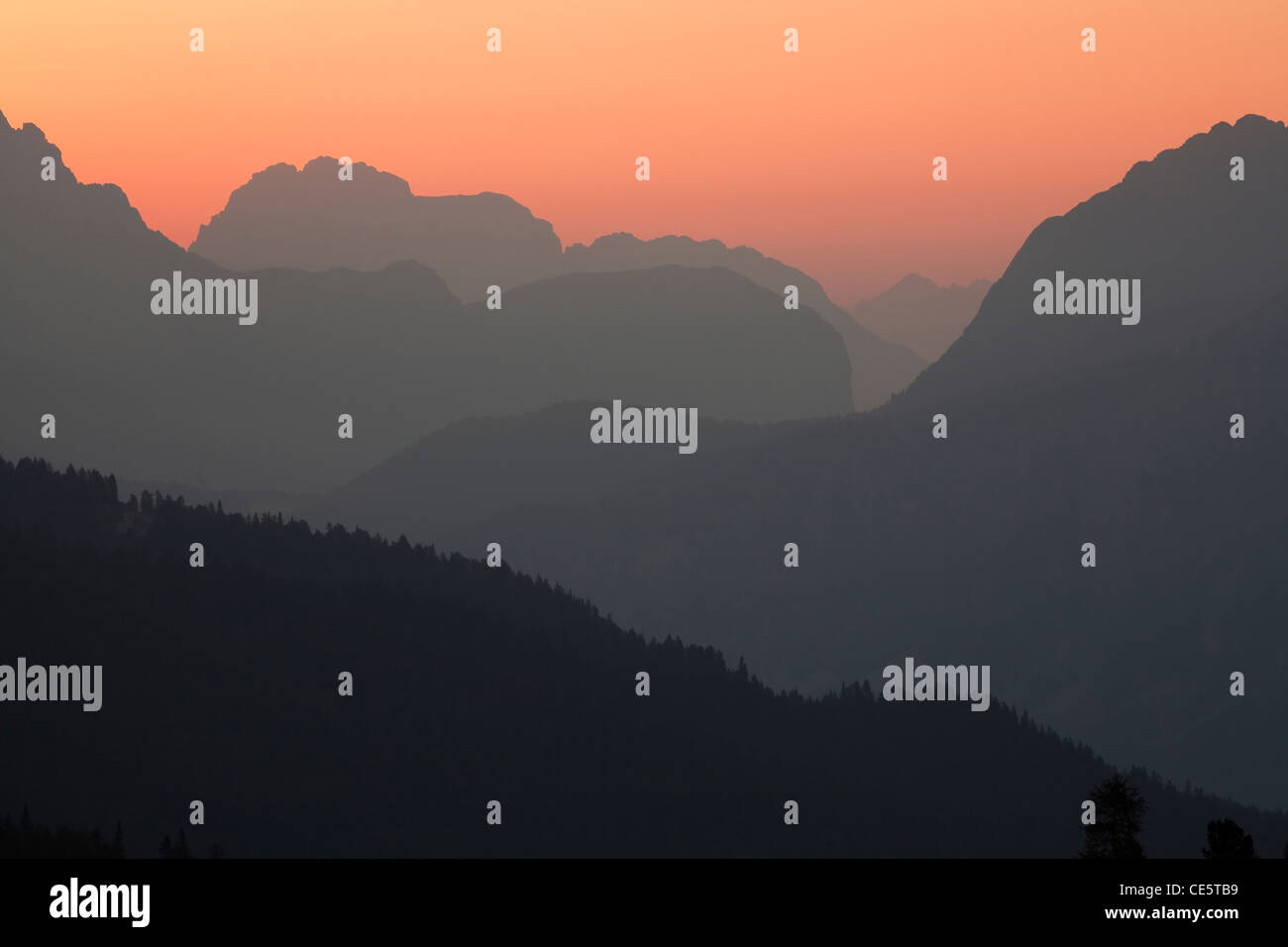 Sonnenaufgang von Passo Falzarego, Dolomiten Alpen Italien Europa betrachtet. Stockfoto