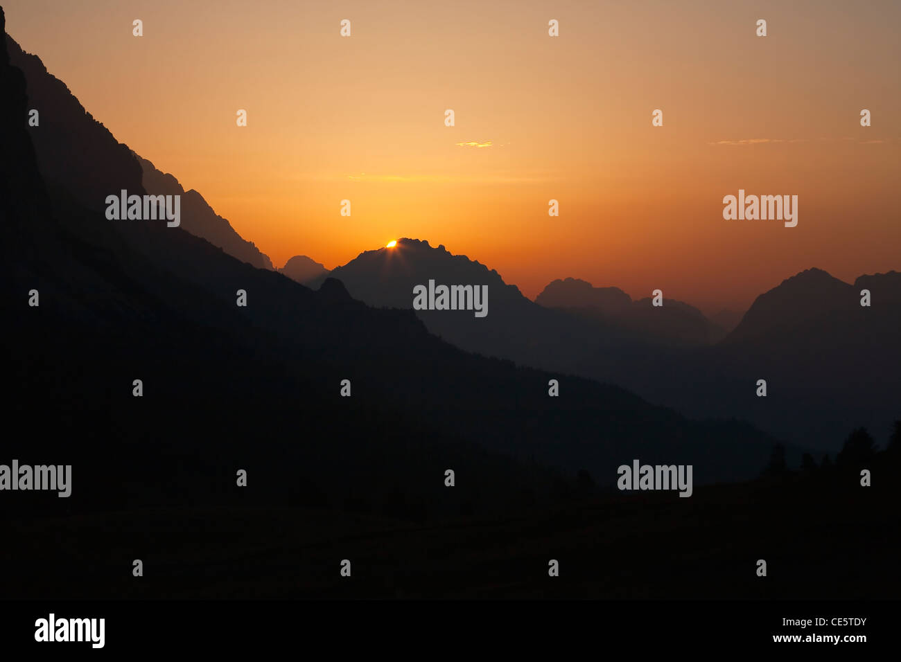 Sonnenaufgang von Passo Falzarego, Dolomiten Alpen Italien Europa betrachtet. Stockfoto