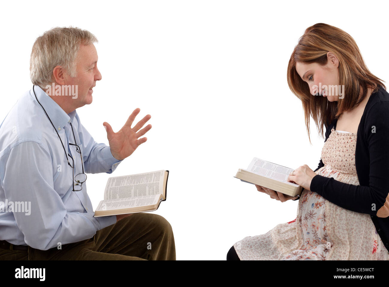 Christliche Vater seiner Tochter aus der Heiligen Schrift, sprechen Kinder Stockfoto