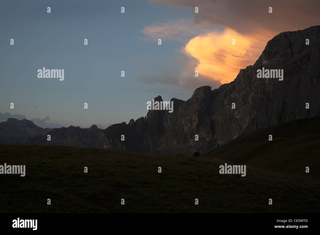 Am Abend Ansichten des Sass Rigais aus Passo Sella, Dolomiten, Italien, Europa. Stockfoto