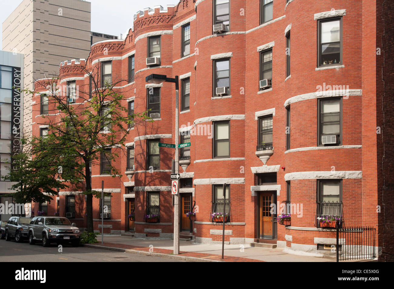 Protrusion Fassade Erker Wohn rote Backsteinhaus in Boston, Massachusetts, Vereinigte Staaten, USA Stockfoto