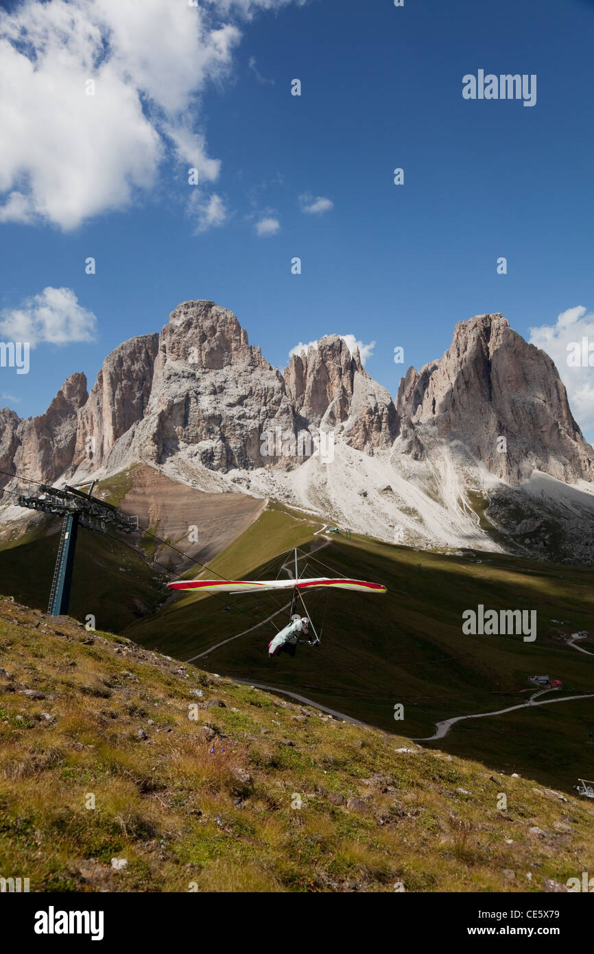 Hängegleiter Start vom Hang auf Col Rodella, Dolomiten Italien, Europa. Stockfoto