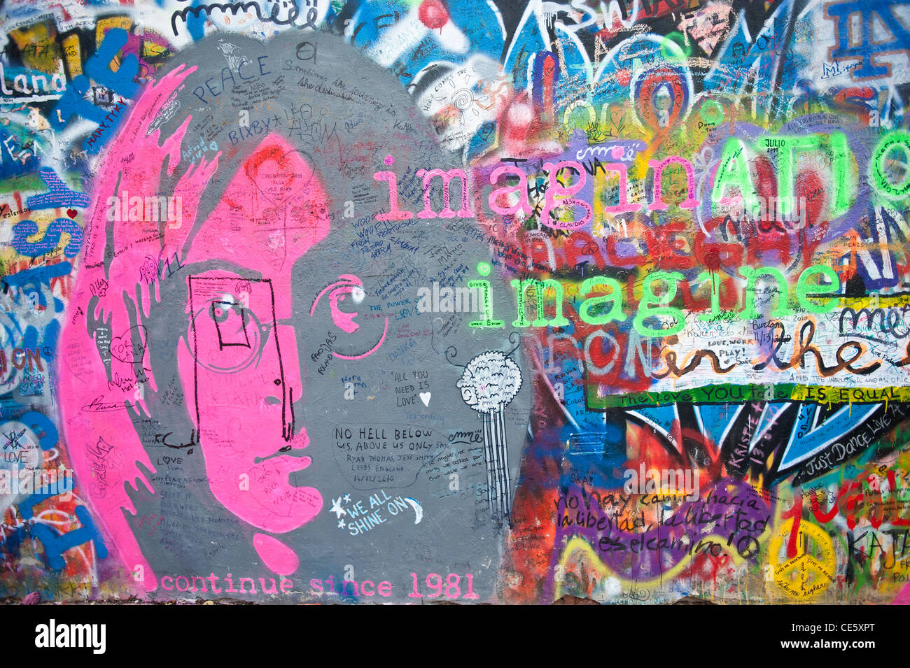 John Lennon-Tribut-Wand in der Mala Strana Teil der Altstadt in Prag, Tschechische Republik Stockfoto