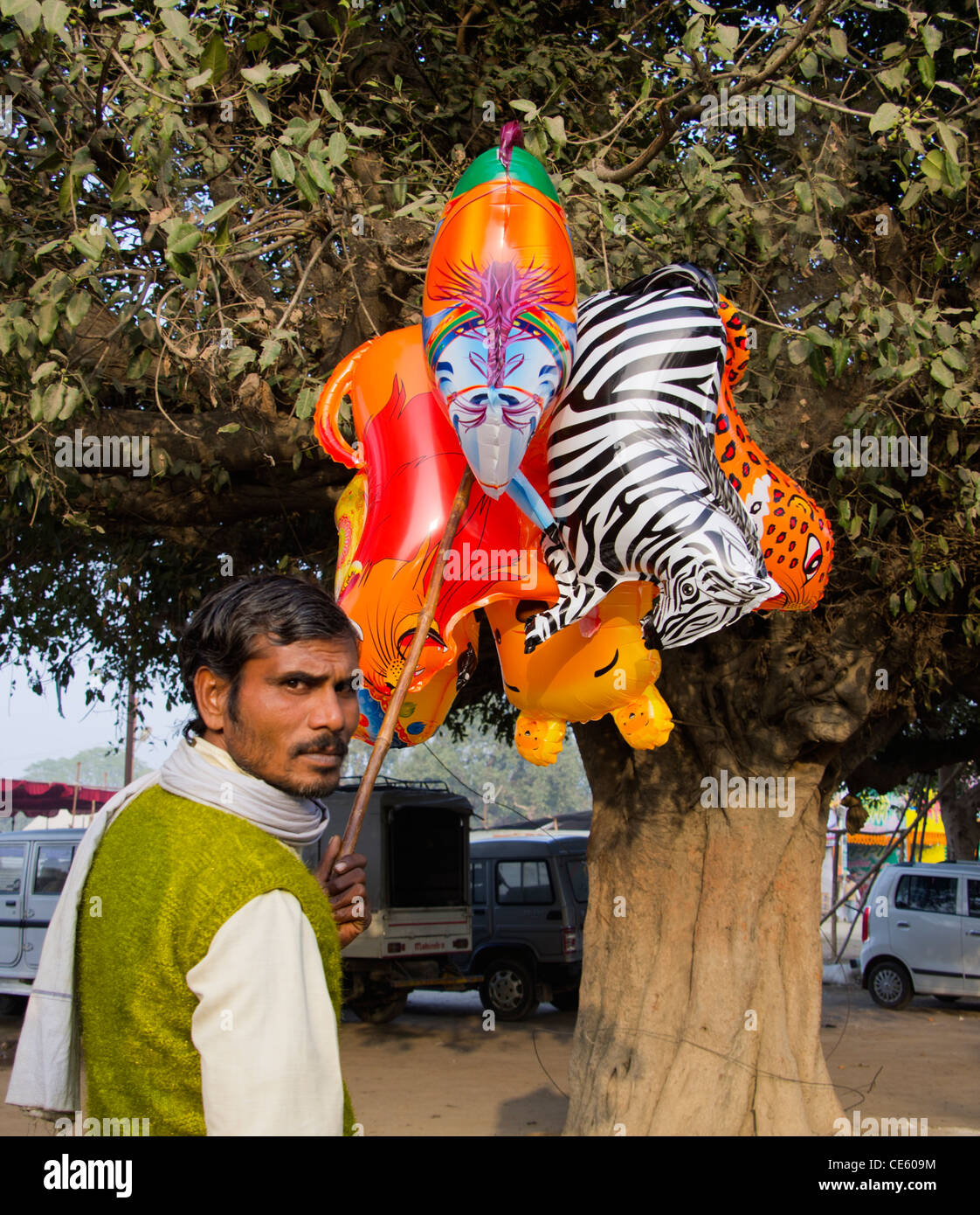 Ballon-Verkäufer bei Magh Mela, Sangam, Allahabad, Indien Stockfoto
