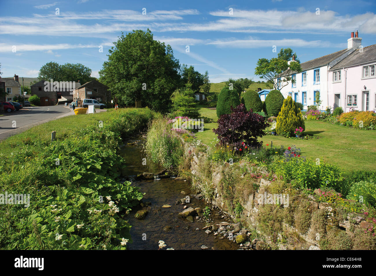 Traditionelle Cumbrian Dorf Lake District Cumbria UK Sommerzeit Stockfoto