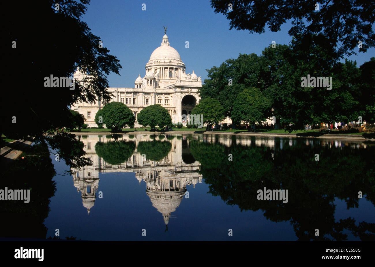 Victoria Memorial großes weißes Marmorgebäude Museum; Reflexion im Teich; Kalkutta; Kolkata; Westbengalen; Indien; Asien Stockfoto