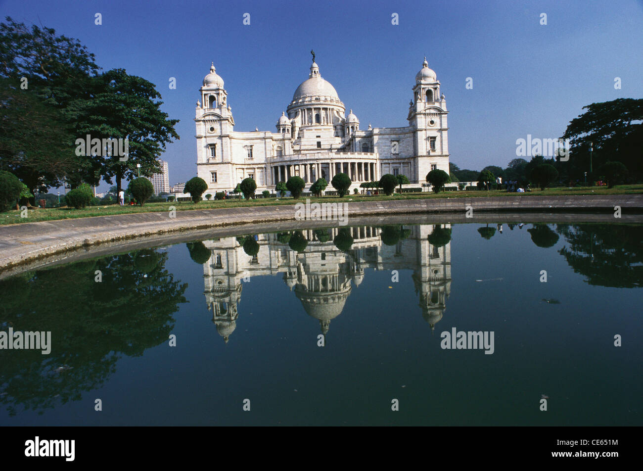 Victoria Memorial großes weißes Marmorgebäude Museum; Reflexion im Teich; Kalkutta; Kolkata; Westbengalen; Indien; Asien Stockfoto