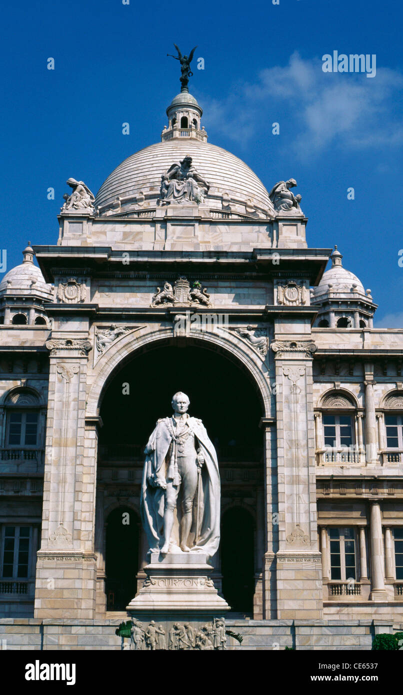 Statue von Lord Curzon und Victoria Memorial; Calcutta; Westbengalen; Indien Stockfoto