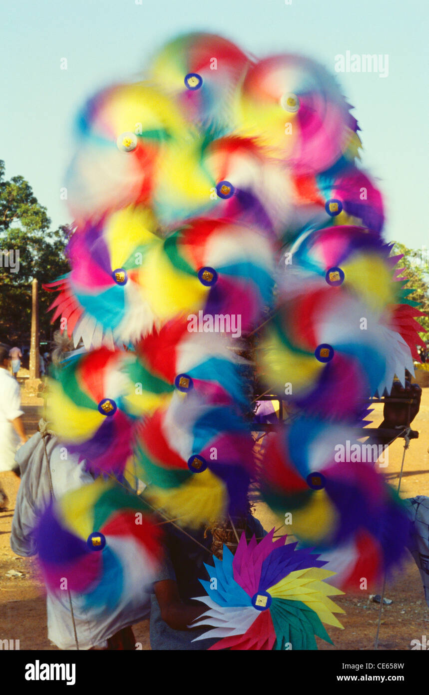 Papier-Nadelrad-Windmühle, die sich im Wind bewegt; Indien; Asien Stockfoto
