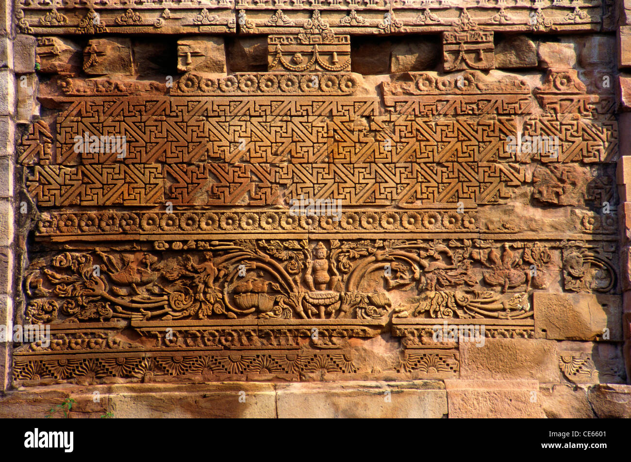 Schnitzereien an Stupa Sarnath; Varanasi-Stein 2. Jahrhundert v. Chr.; Uttar Pradesh; Indien Stockfoto